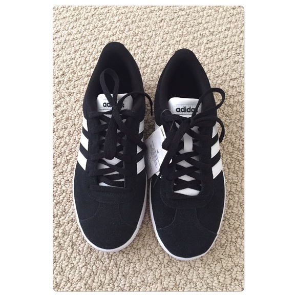 🆕 Adidas black suede leather sneaker shoes - Picture 2 of 3